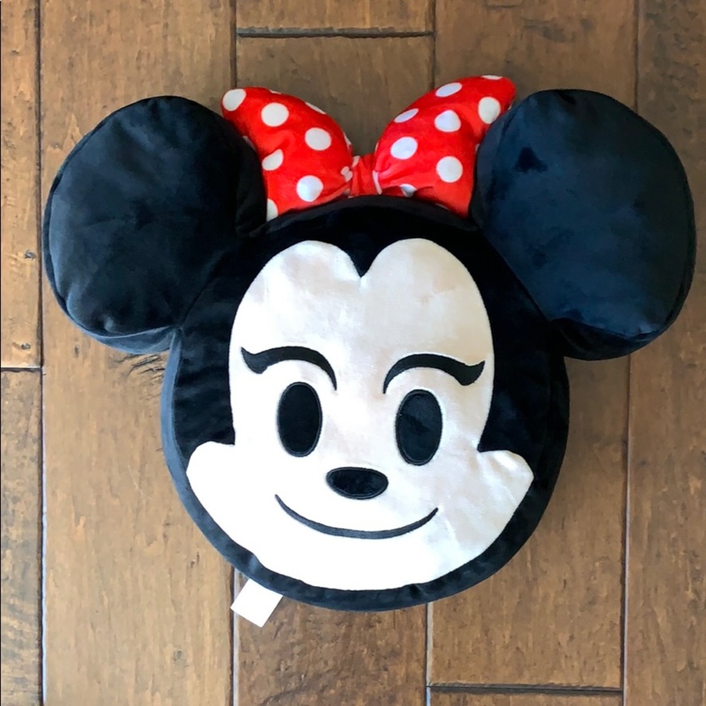 Minnie Mouse pillow.